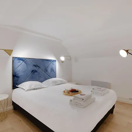 Modern 3-bedroom 6 Guests Centre شقة *
