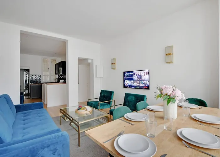 Modern 3-bedroom 6 Guests Centre *