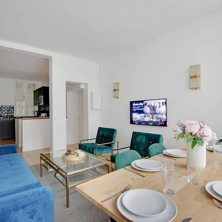 Modern 3-bedroom 6 Guests Centre *